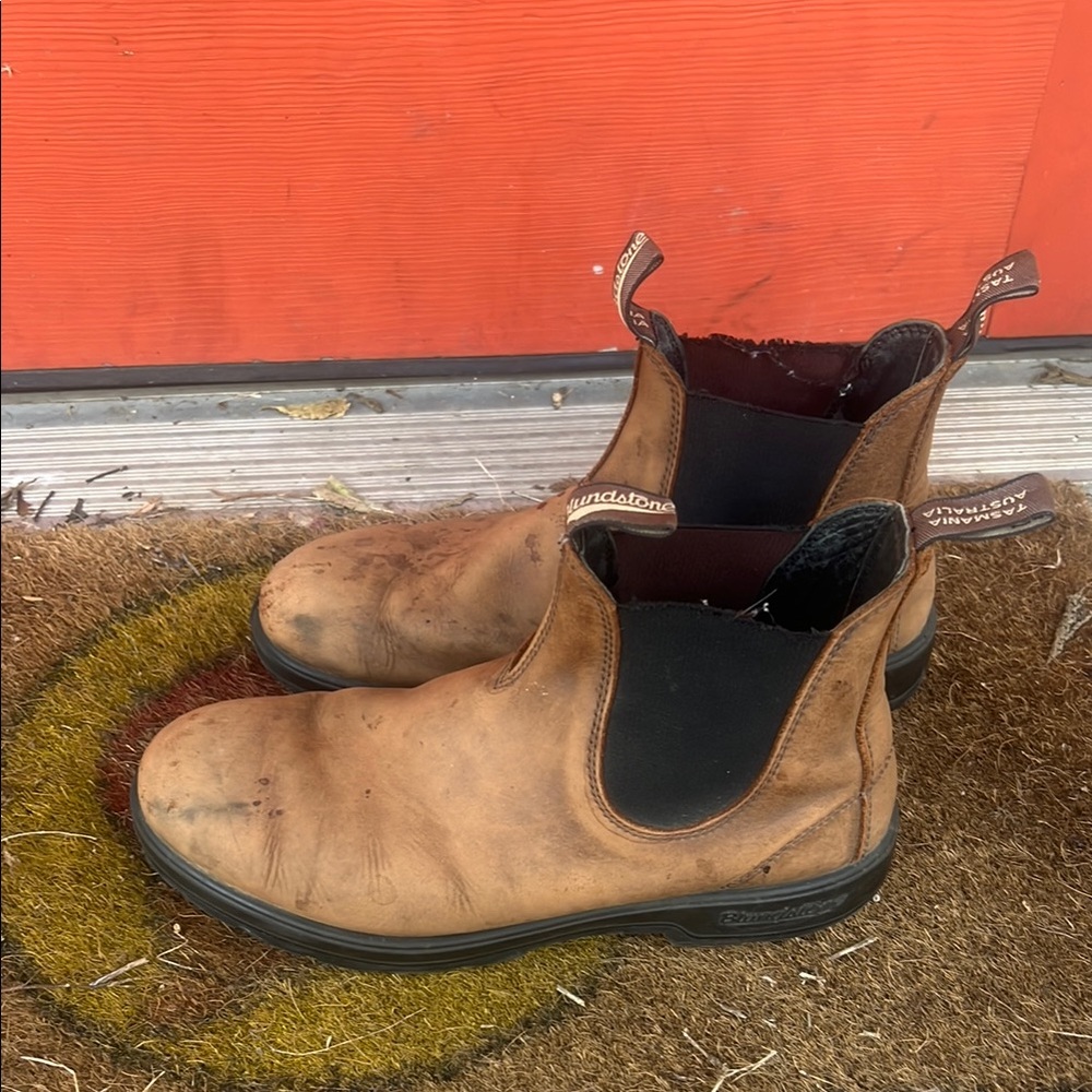 Blundstone Boots Men’s Brown/ Tan. Australian size 9